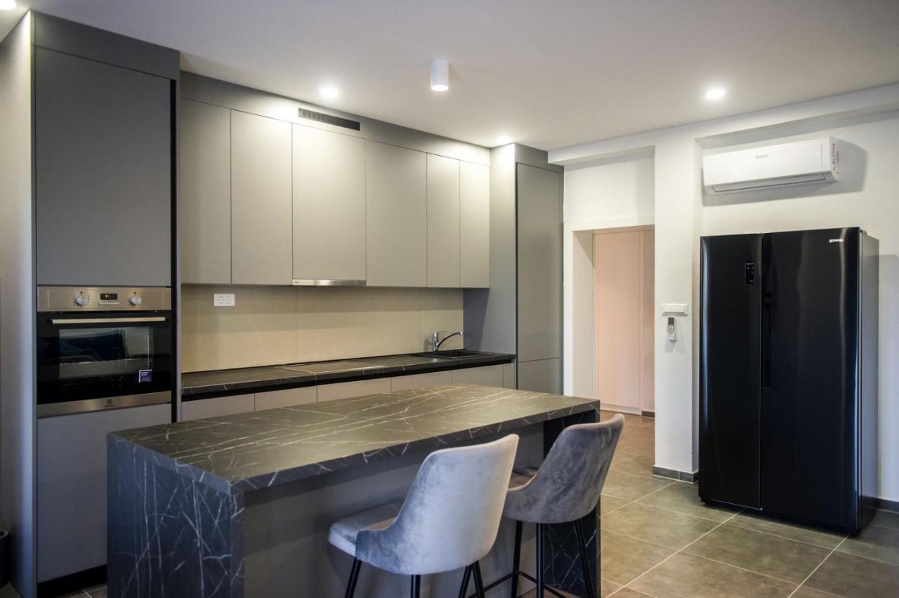 Apartment Lux Elba Kastela Exterior photo