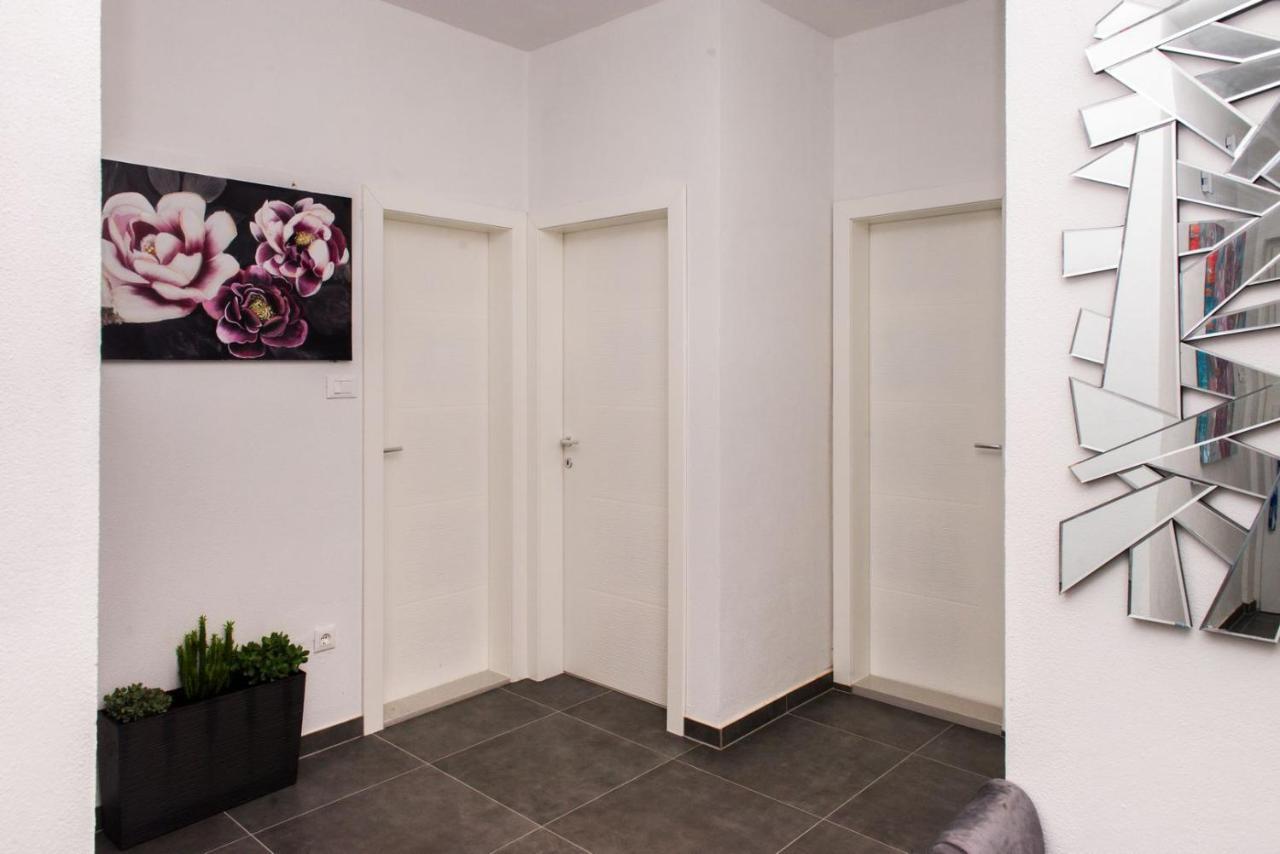 Apartment Lux Elba Kastela Exterior photo