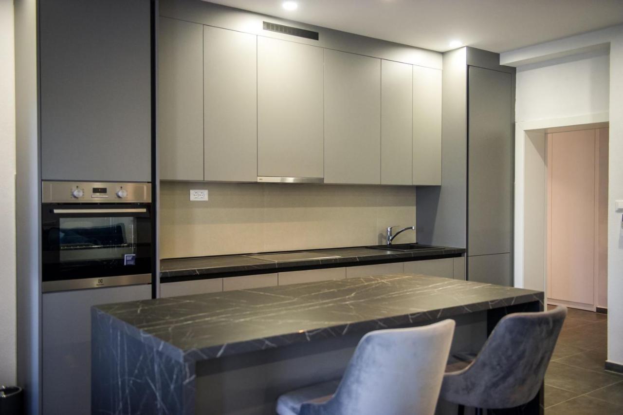 Apartment Lux Elba Kastela Exterior photo