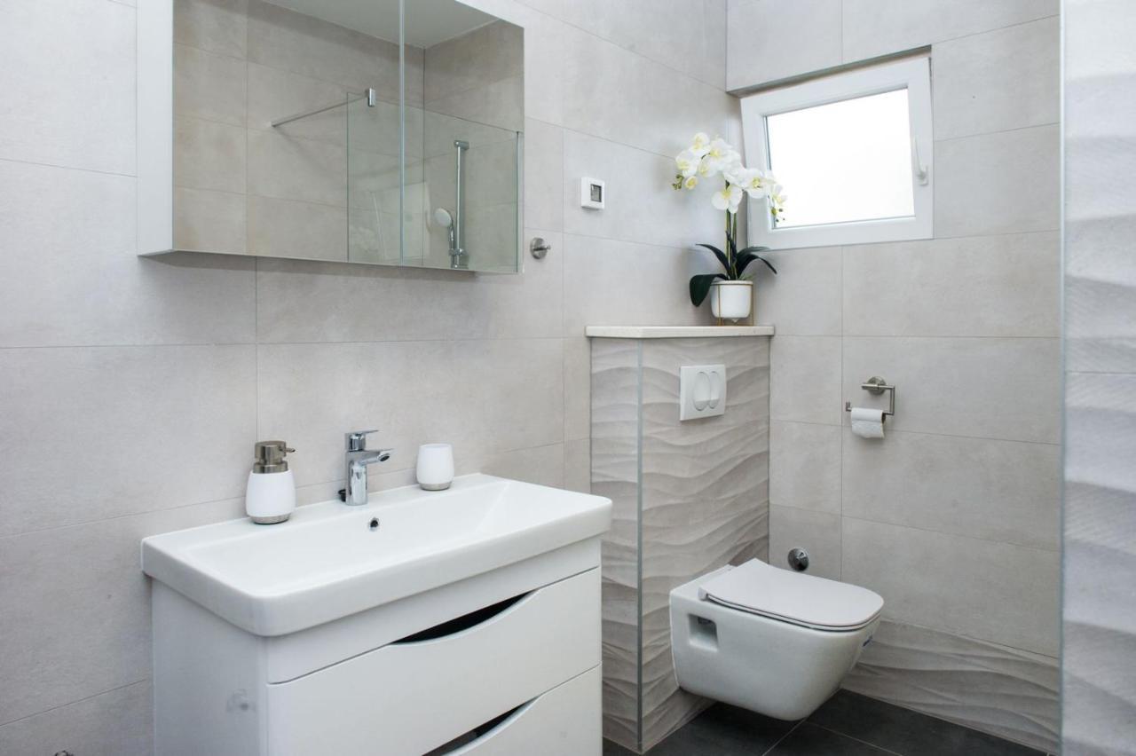 Apartment Lux Elba Kastela Exterior photo
